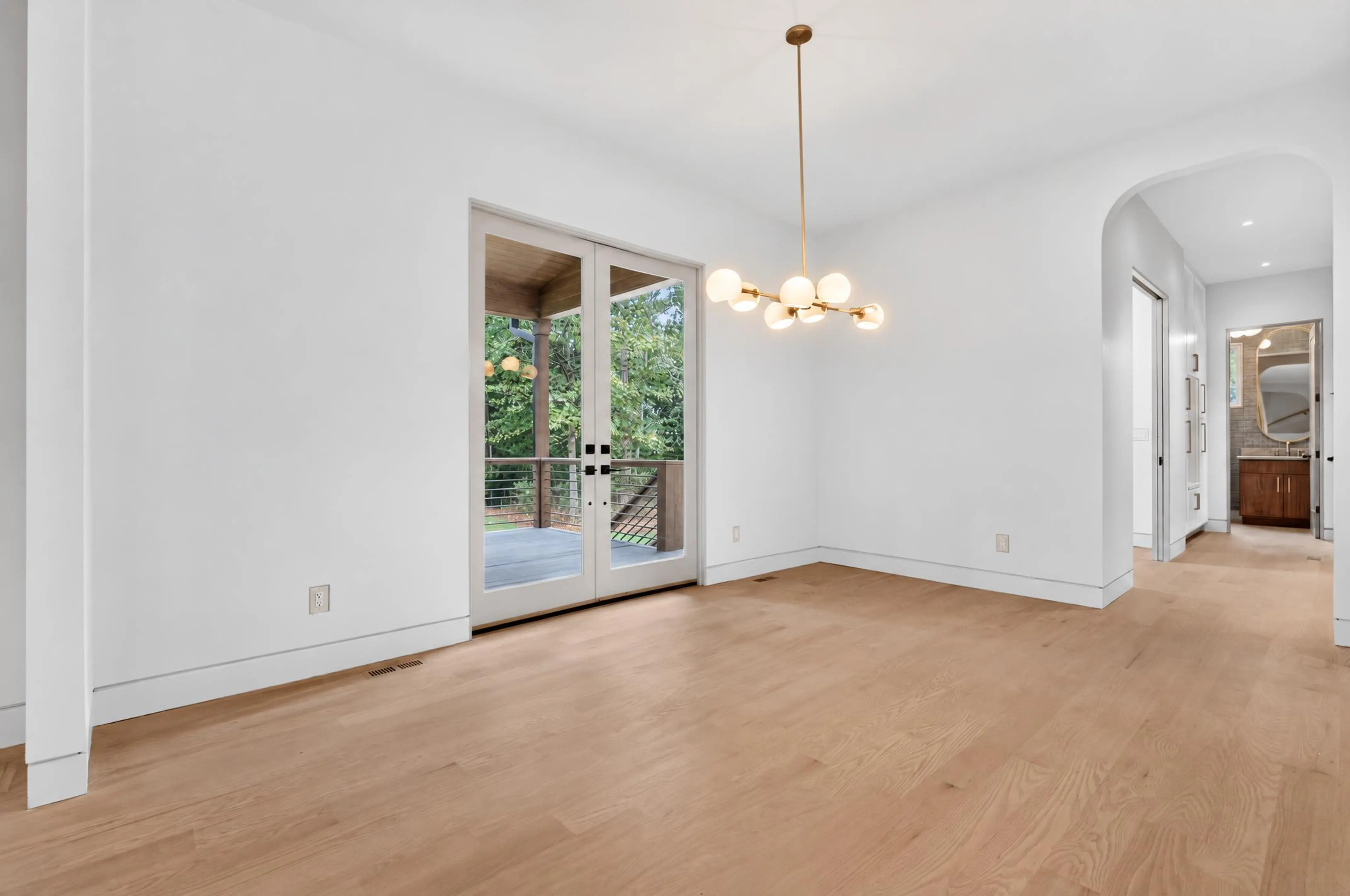 Real estate listing photo by Manor Media