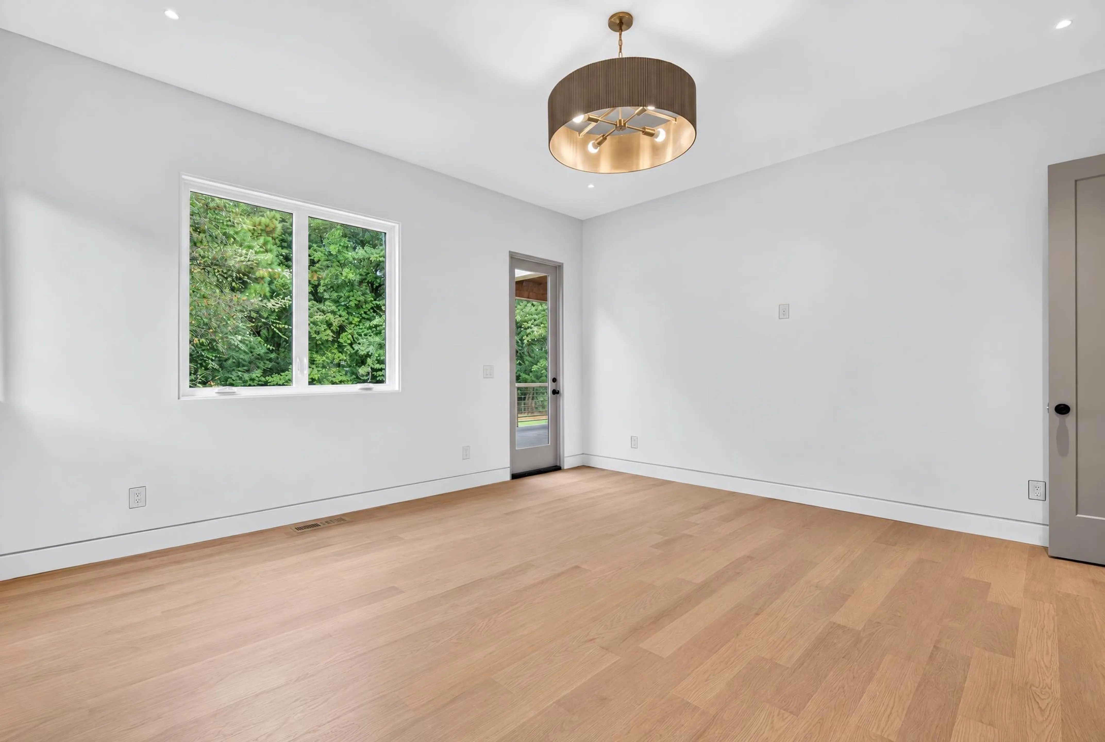 Real estate listing photo by Manor Media