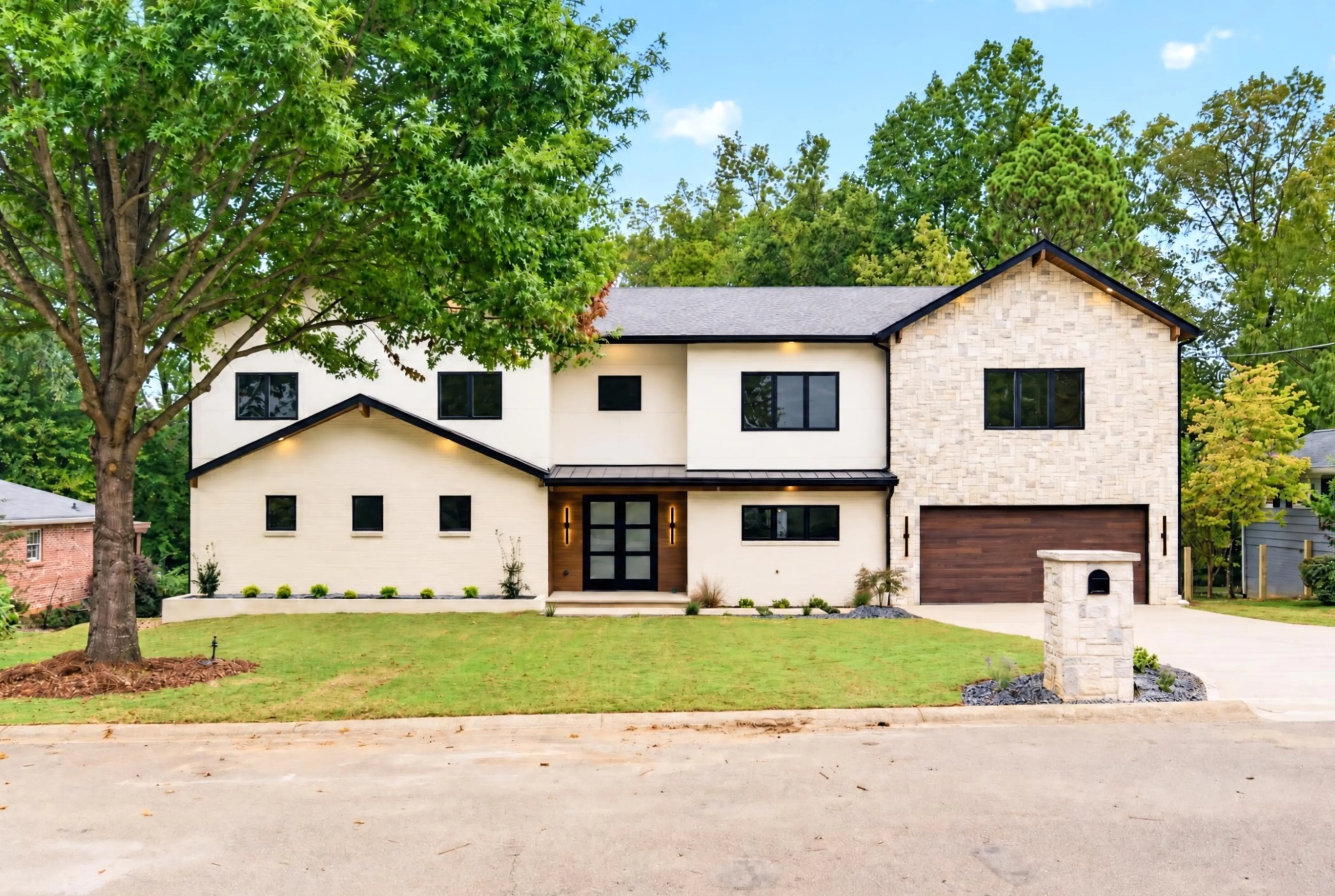 Real estate listing photo by Manor Media