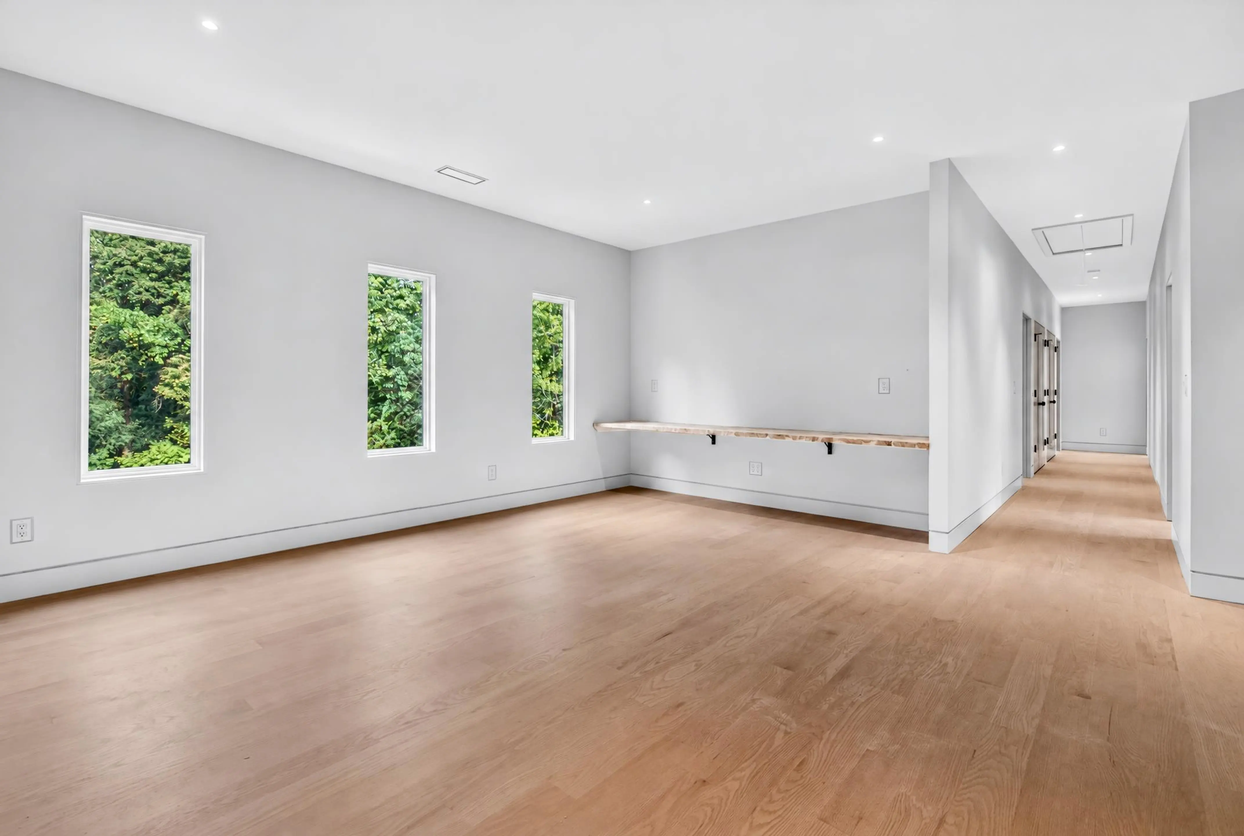 Real estate listing photo by Manor Media