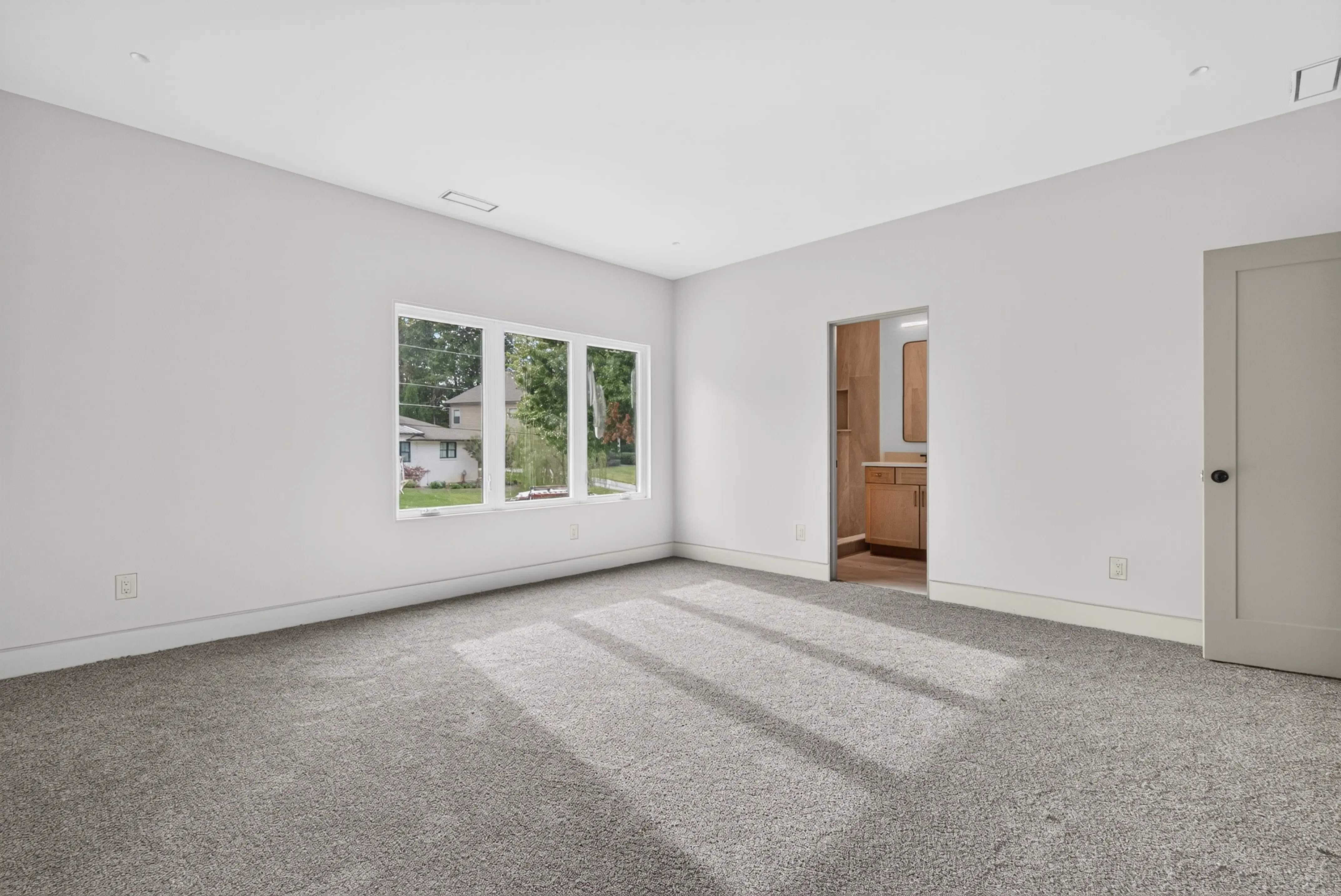 Real estate listing photo by Manor Media