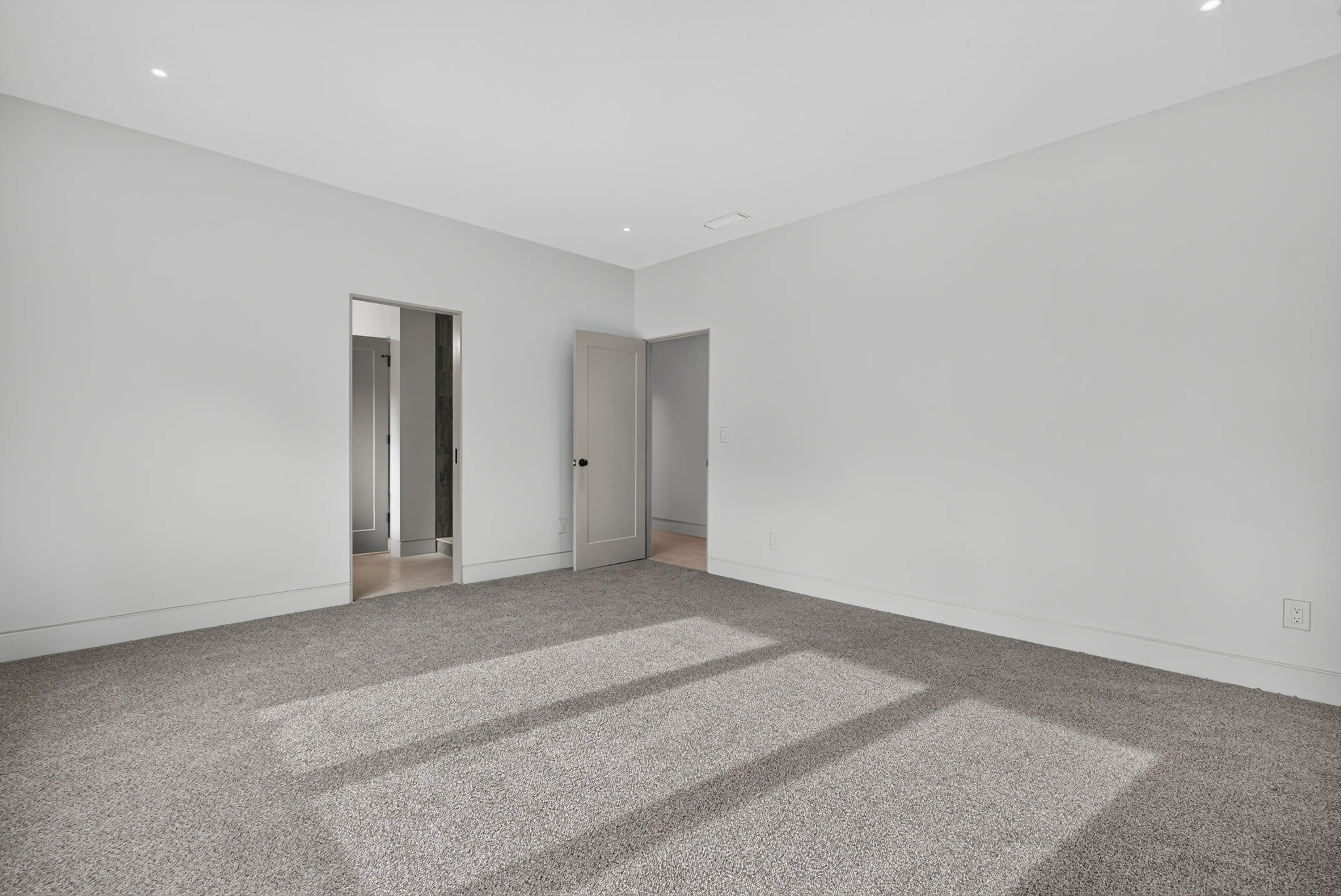 Real estate listing photo by Manor Media