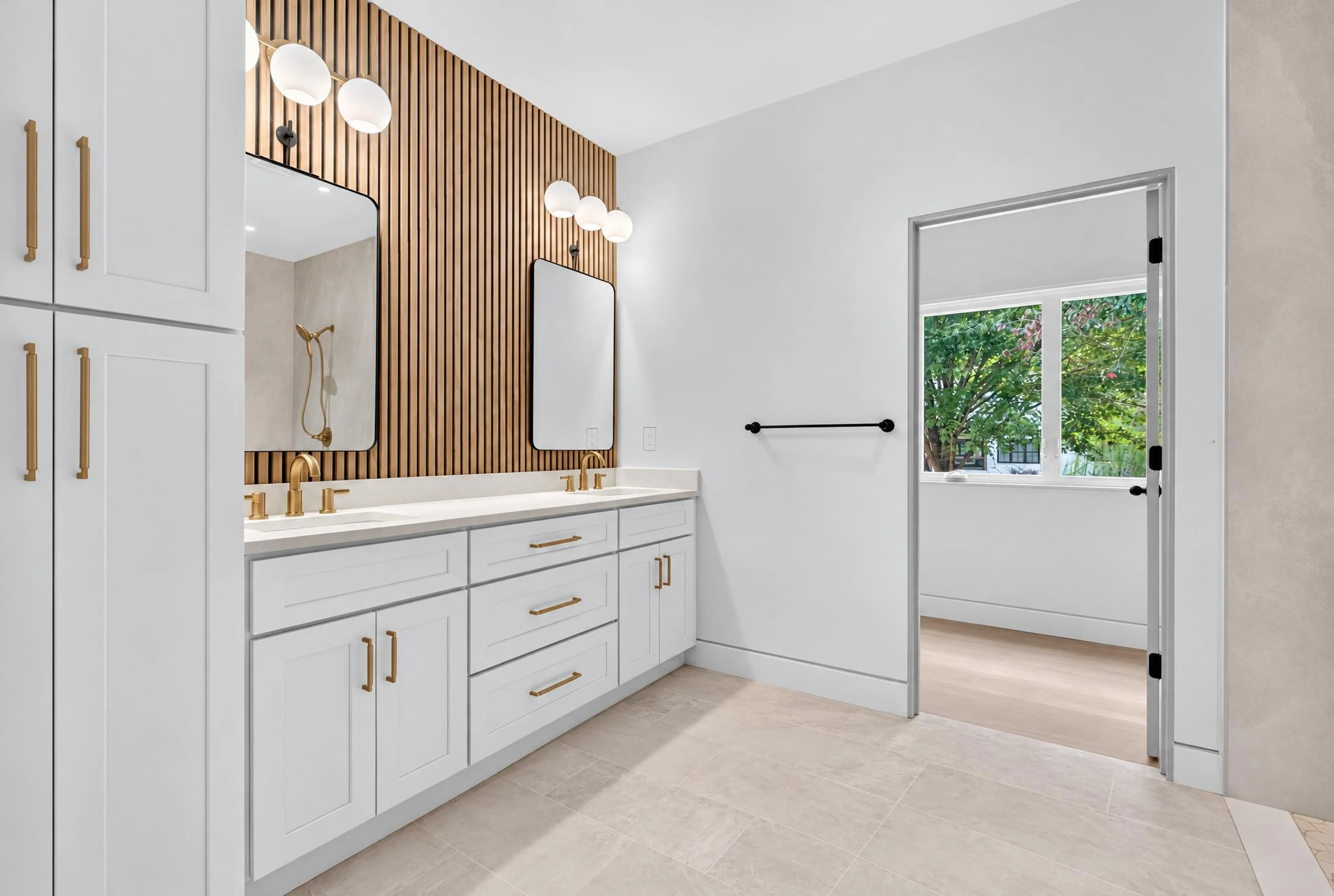 Real estate listing photo by Manor Media